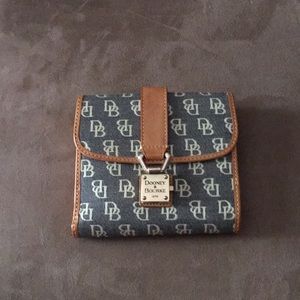 Dooney & Bourke wallet